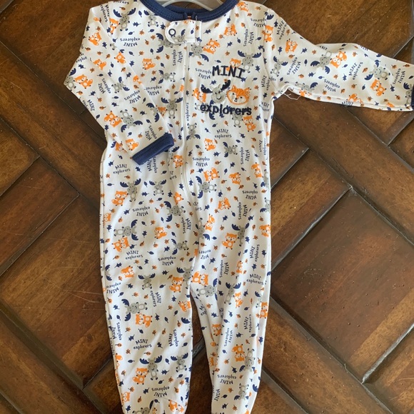 NWT bundle set romper and pajamas 6-9M - Picture 3 of 6